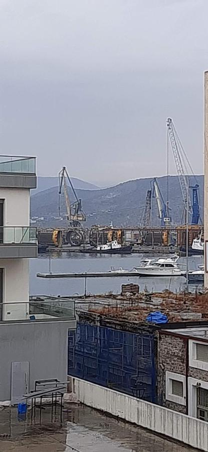 Homing Volos Inspired Modern Living Exterior photo